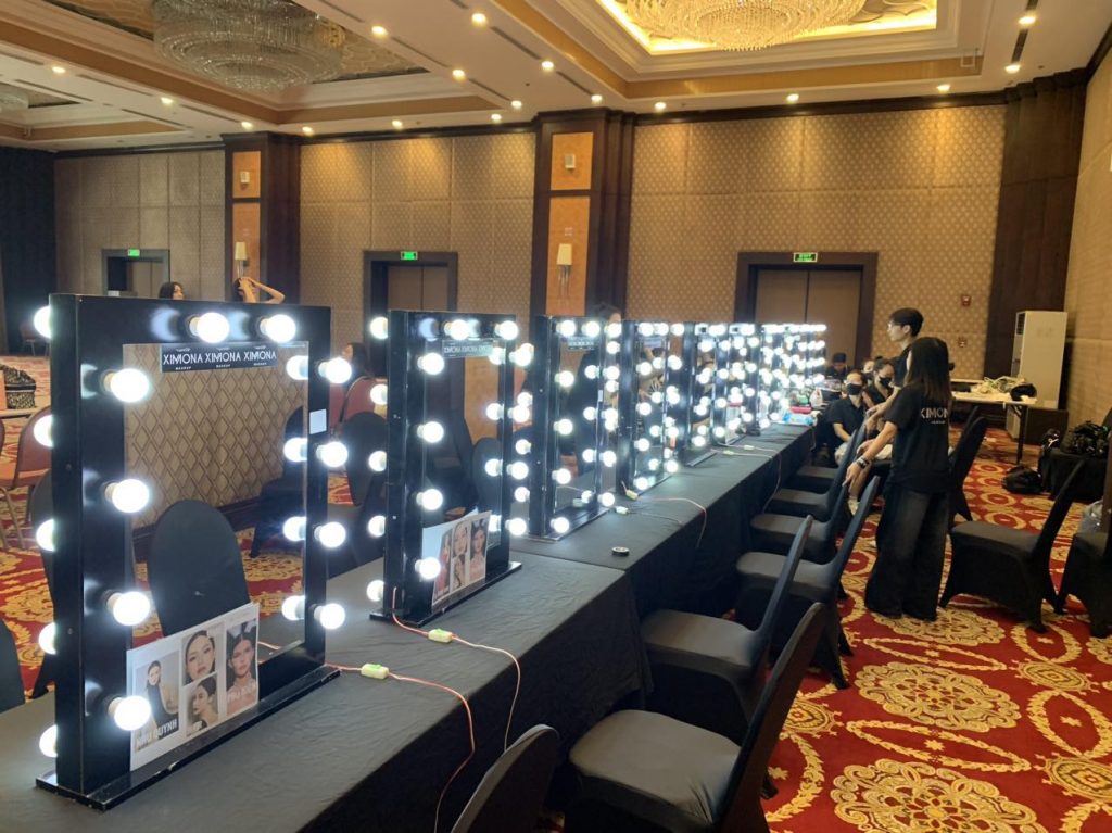 Thuê Gương Đèn LED Cho Sự Kiện Event, Show Makeup Trang Điểm Tại HCM – Dịch Vụ Từ Kina